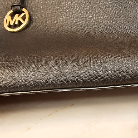 Michael Kors Jet Set Travel Tote - Picture 8 of 11